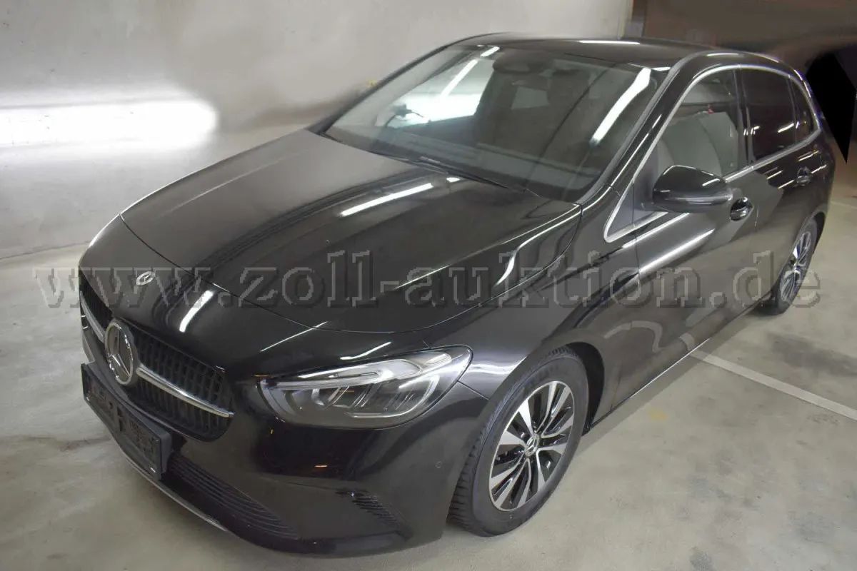 1 Mercedes-Benz B 180 7-biegowa DCT "Progressive Line"