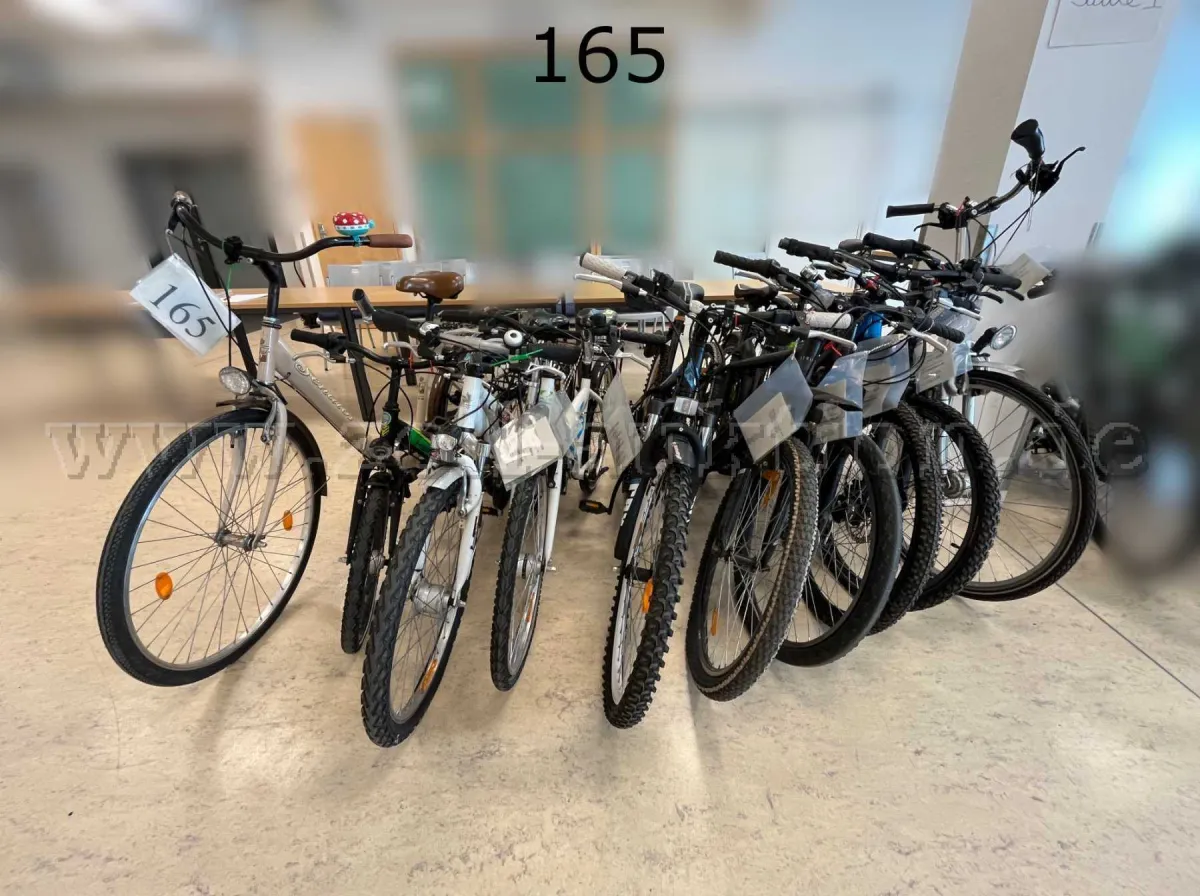 10 vélos en lot, types et marques divers