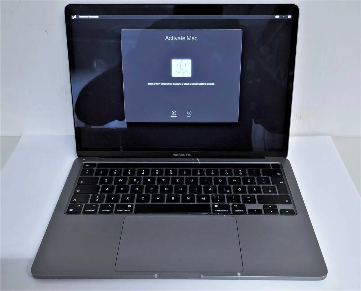 1 Apple, MacBook Pro, A2338, M1, 13,3" (ca. 33,78cm), Originalware