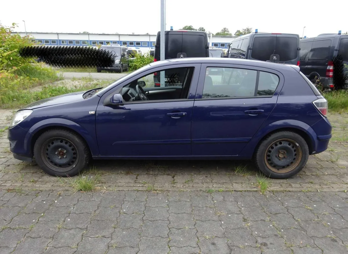 1 Opel Astra hatchback używany