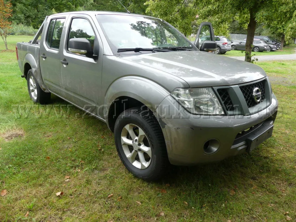 1 Nissan Navara 2.5 dCi DPF Double Cab XE 4x4 *блокировка дифференциала*фаркоп
