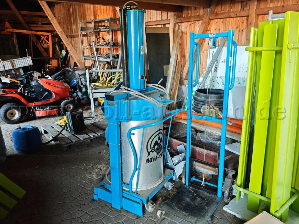 1 Mil-tek afvalpers VAP 200l + hefinrichting