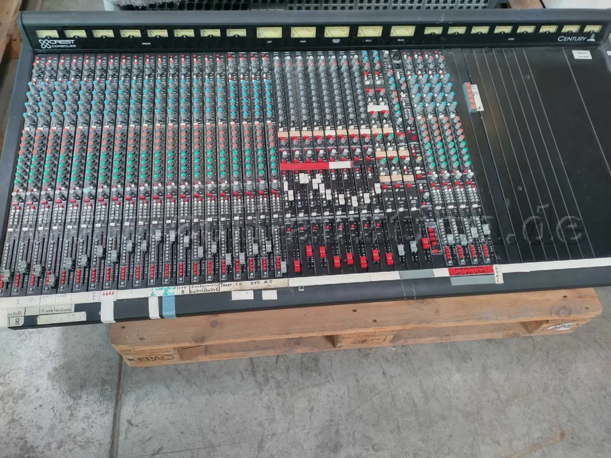1 Crest Century VX mixing console, defective