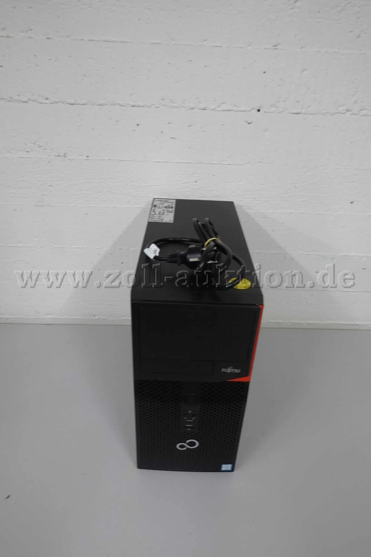 19 Fujitsu Esprimo P556, с сетевым кабелем