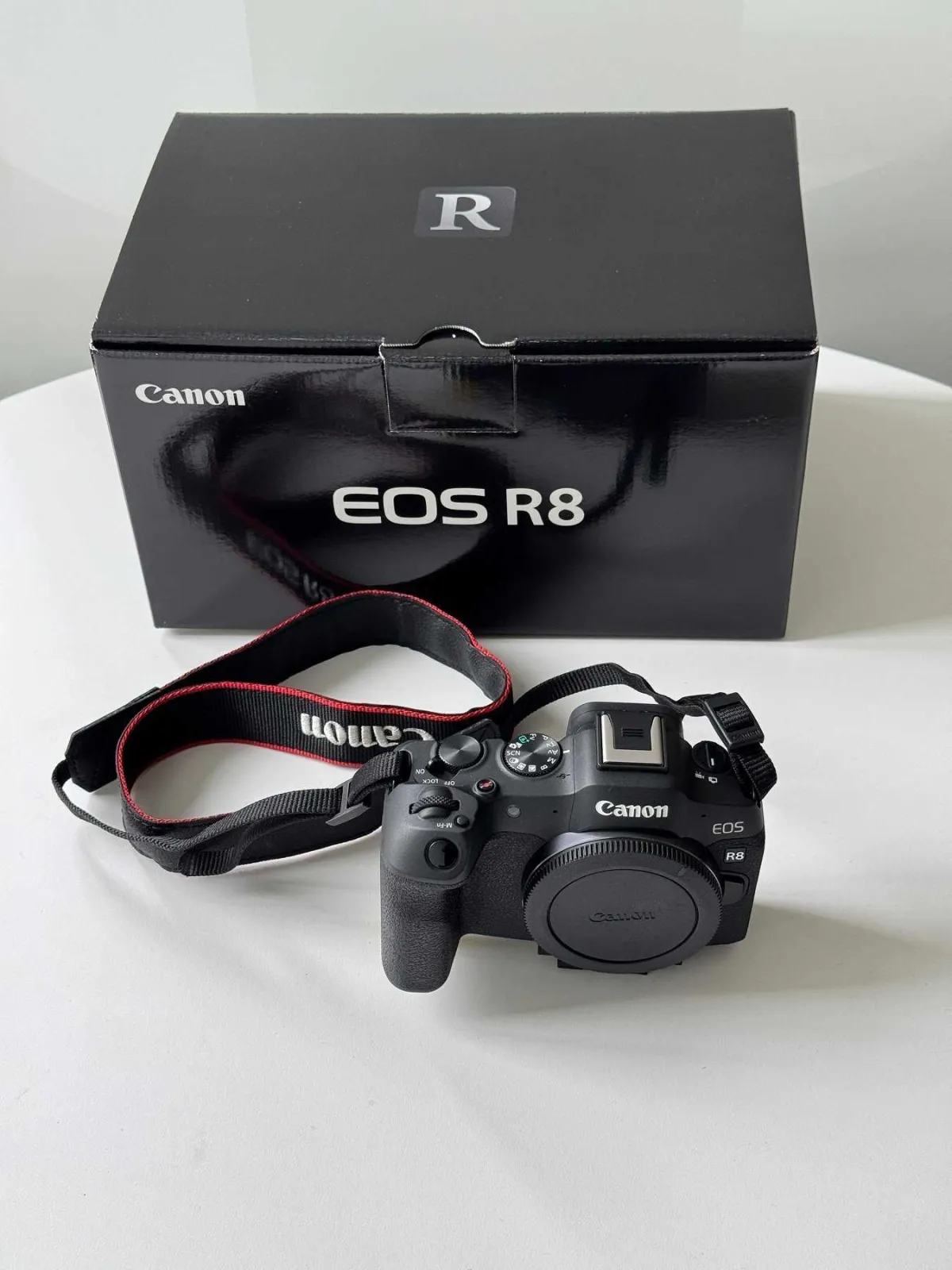 1 aparat bezlusterkowy pełnoklatkowy Canon EOS R8, mocowanie RF