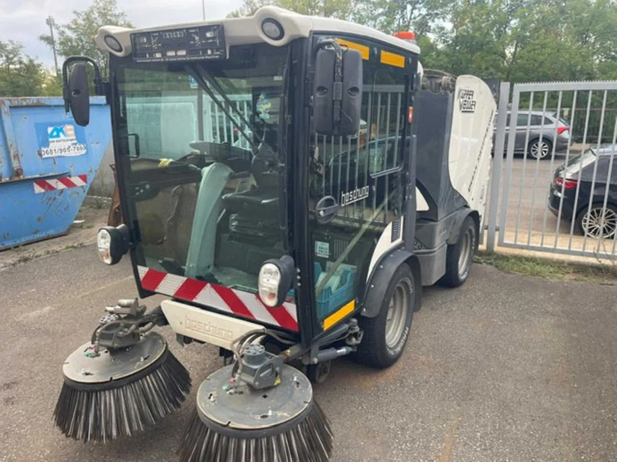 1 Kleinkehrmaschine Küpper Weisser/Boschung S2 (Nicht Fahrbereit)