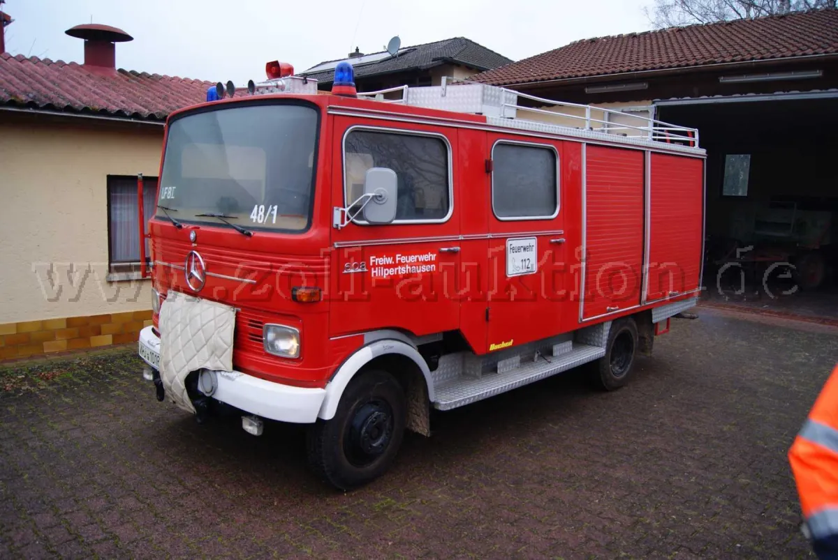 Hasičský vůz Mercedes-Benz LF8