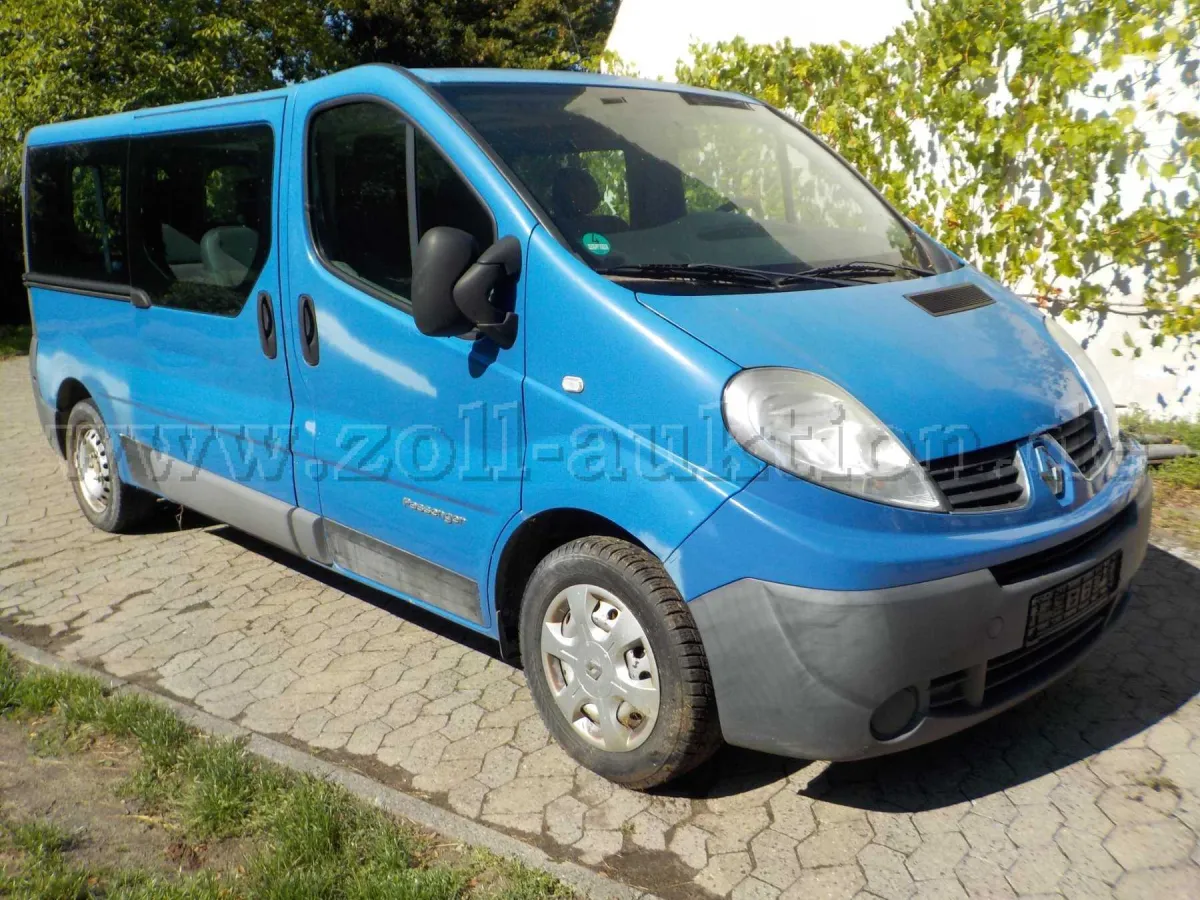 1 Renault Traffic Passenger DCI 115 (9-Sitzer)