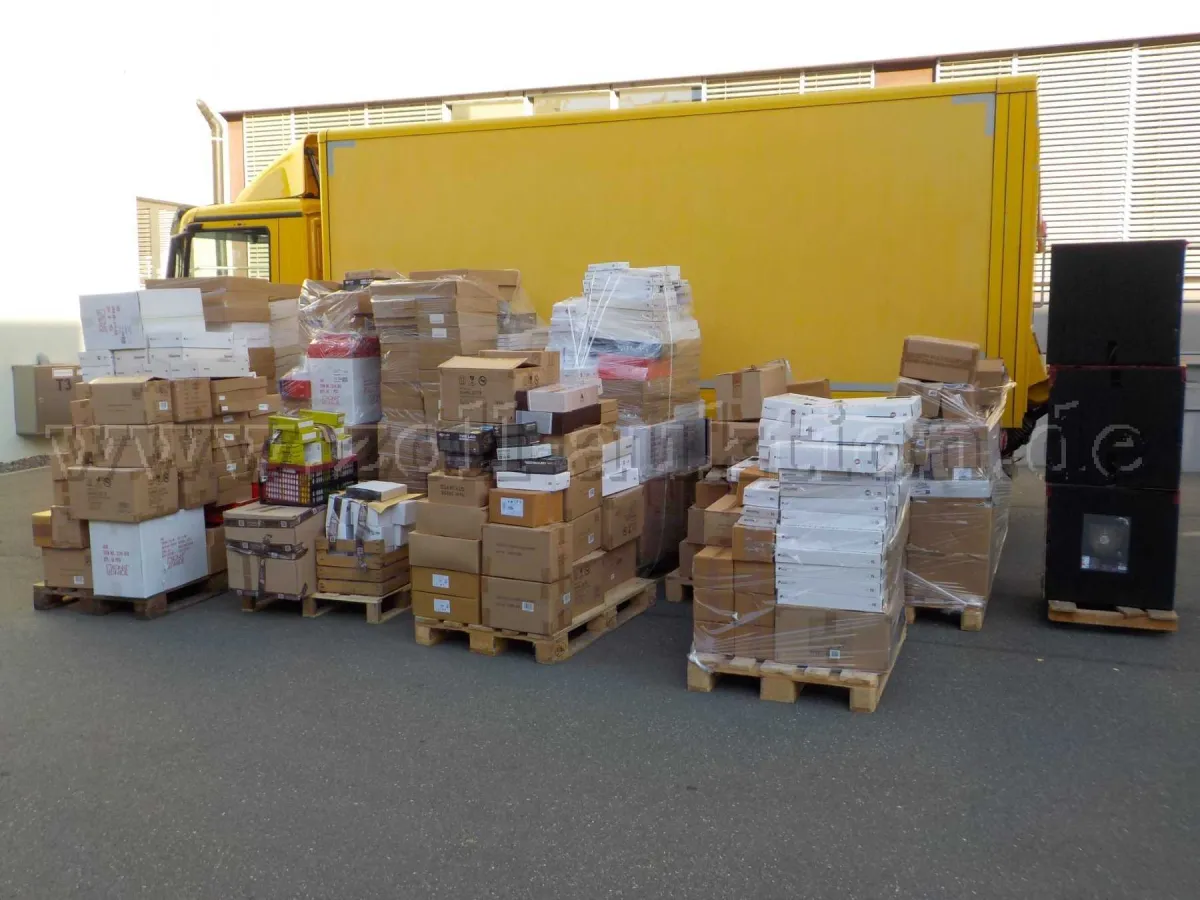 2696 items remaining stock Christmas market and Easter market trade