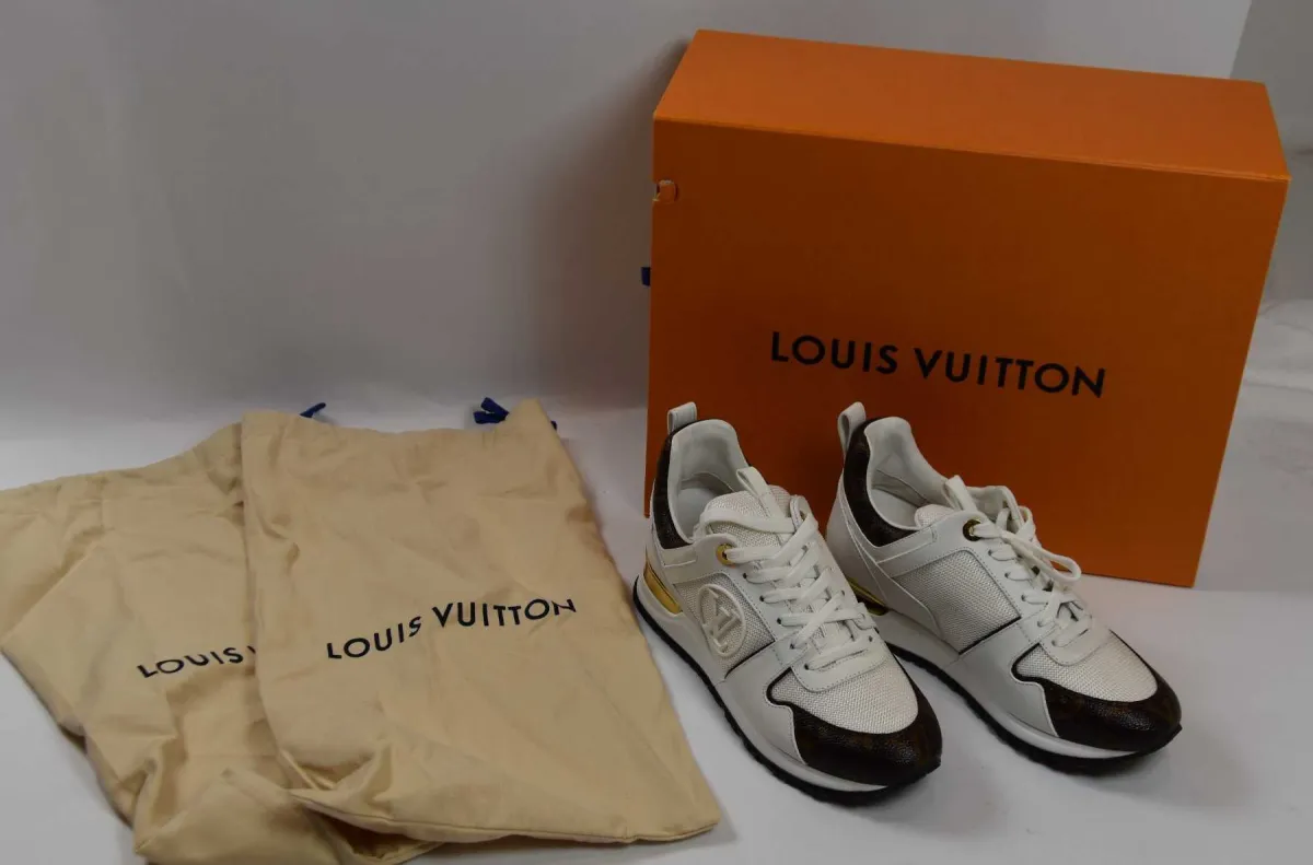 1 pair of sneakers "Louis Vuitton" Run Away size 35