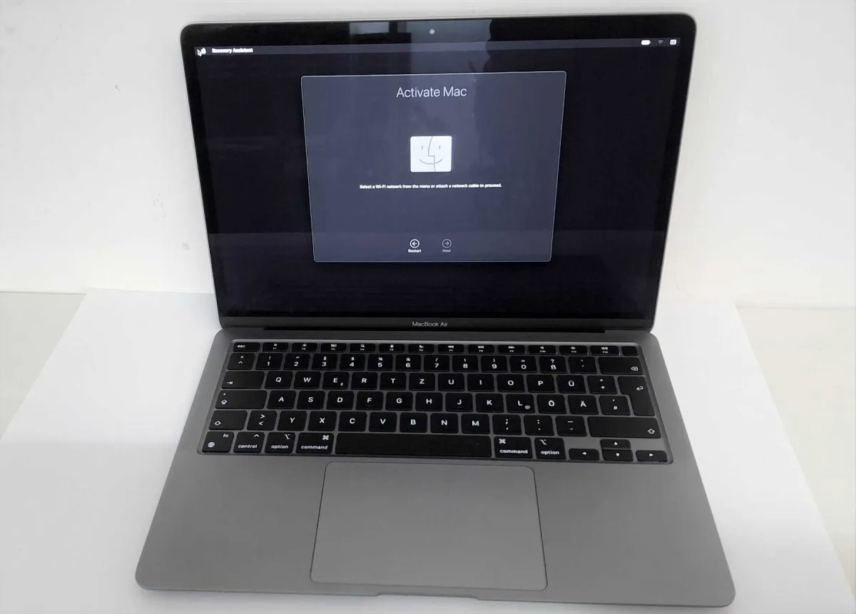 1 Apple, MacBook Air, A2337, M1, 13,3" (ca. 33,74cm), Originalware