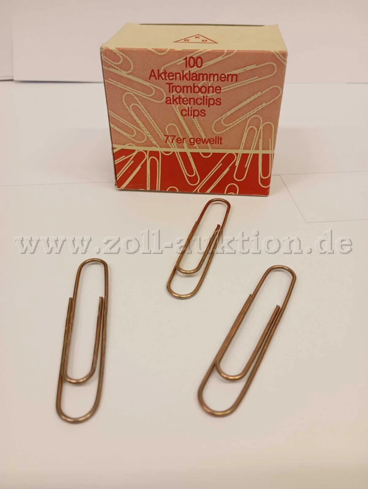 221 pakken paperclips 77 mm, gegolfd