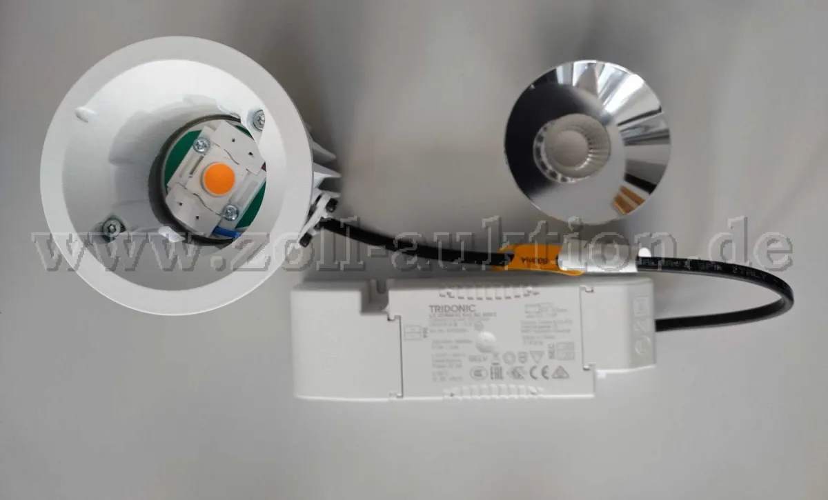 20 opraw wpuszczanych LED Zumtobel