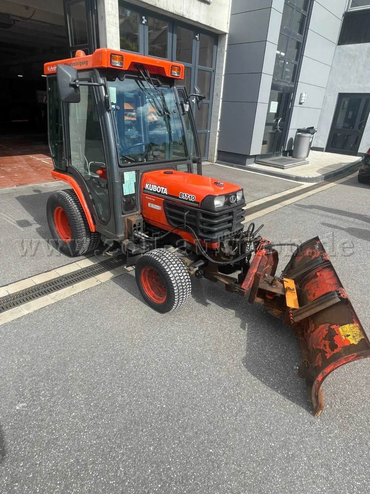 1 мини-трактор Kubota B4 как донор запчастей
