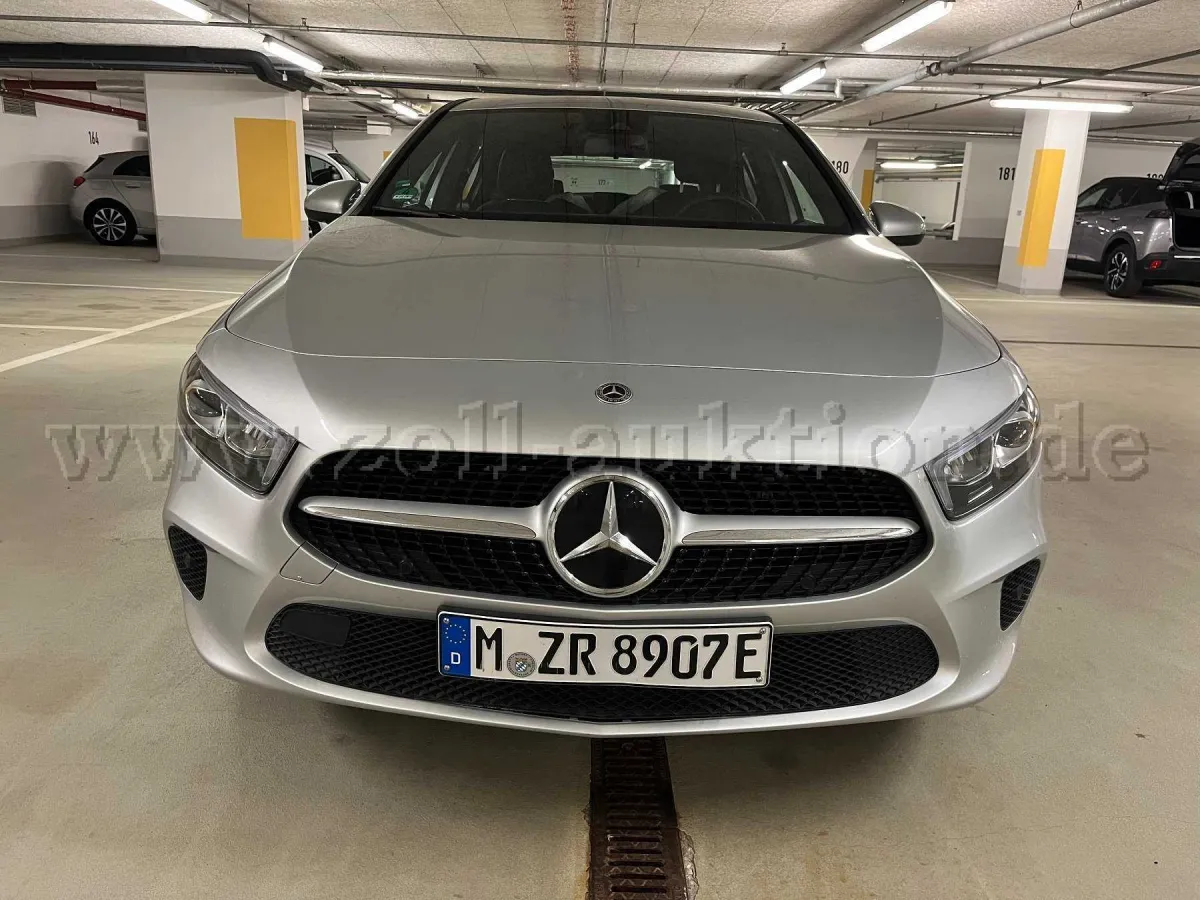 1 Mercedes Benz A 250 e 8G-DCT Style