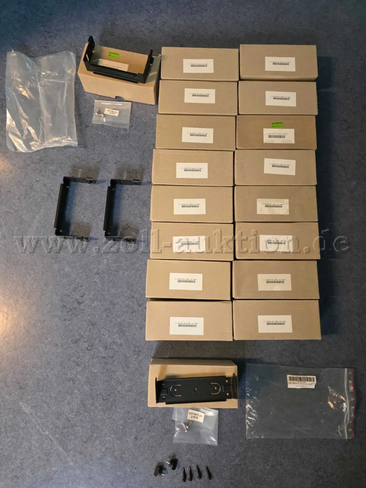 1 lot of Motorola PMLN5093A mounting brackets and GLN7324AR