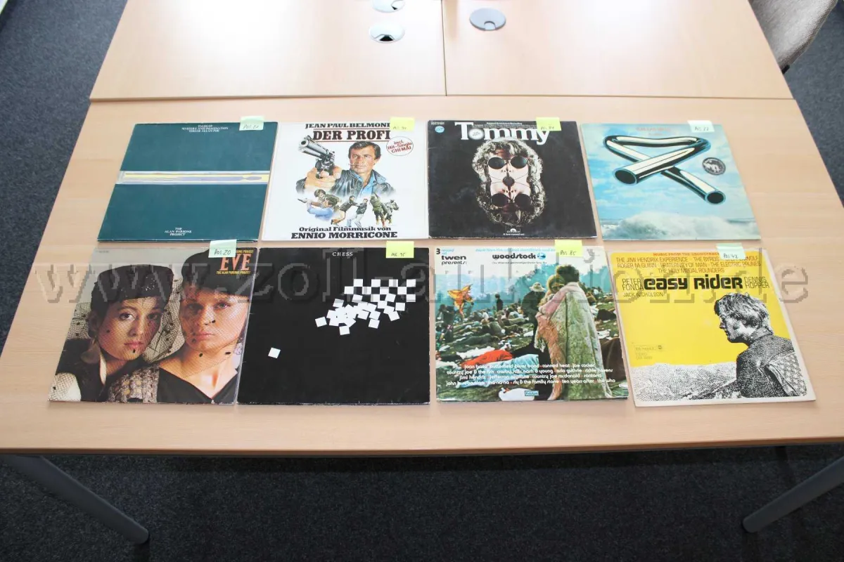 1 lot of 8 vinyl records
