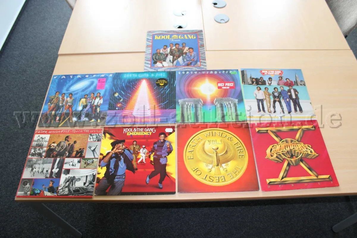 1 lot of 9 vinyl records