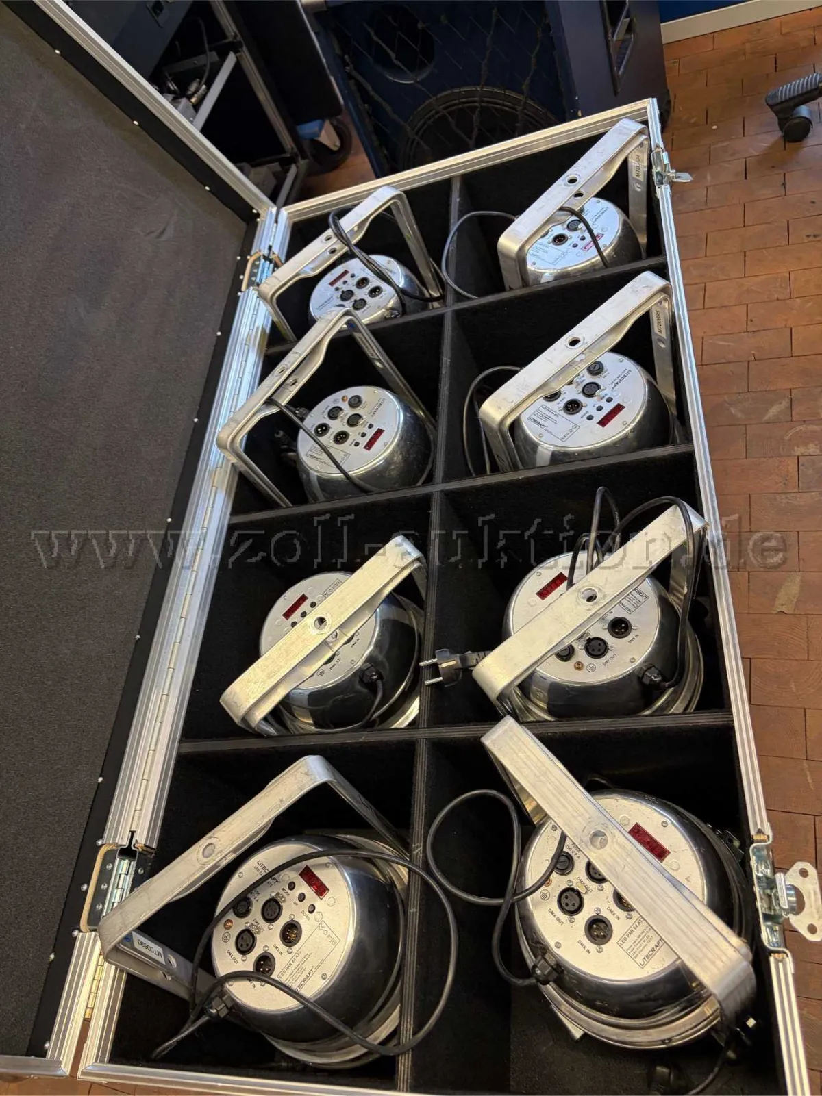 8 LED PAR 64 AT3 Litecraft spotlights with case