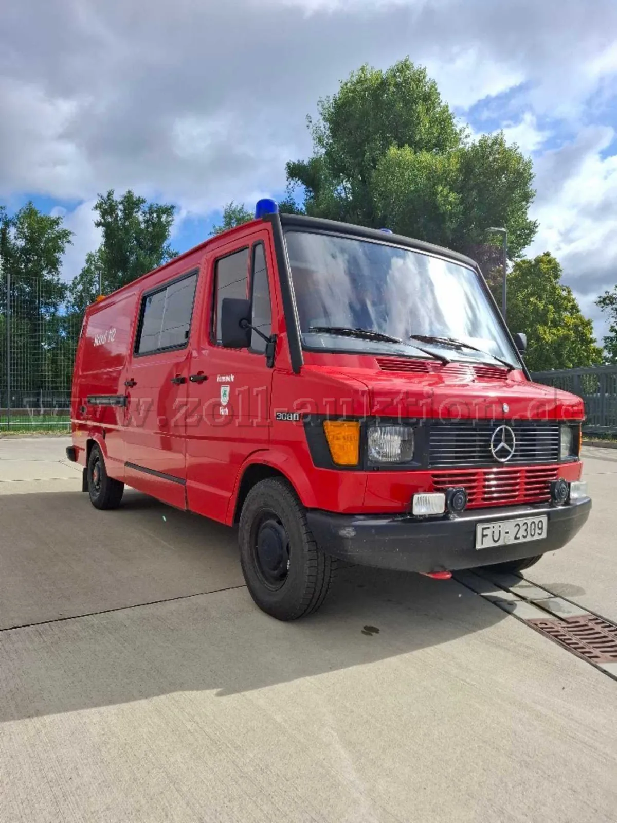 1 пожарный автомобиль с насосом (TSF) Ziegler, Mercedes Benz 308 D