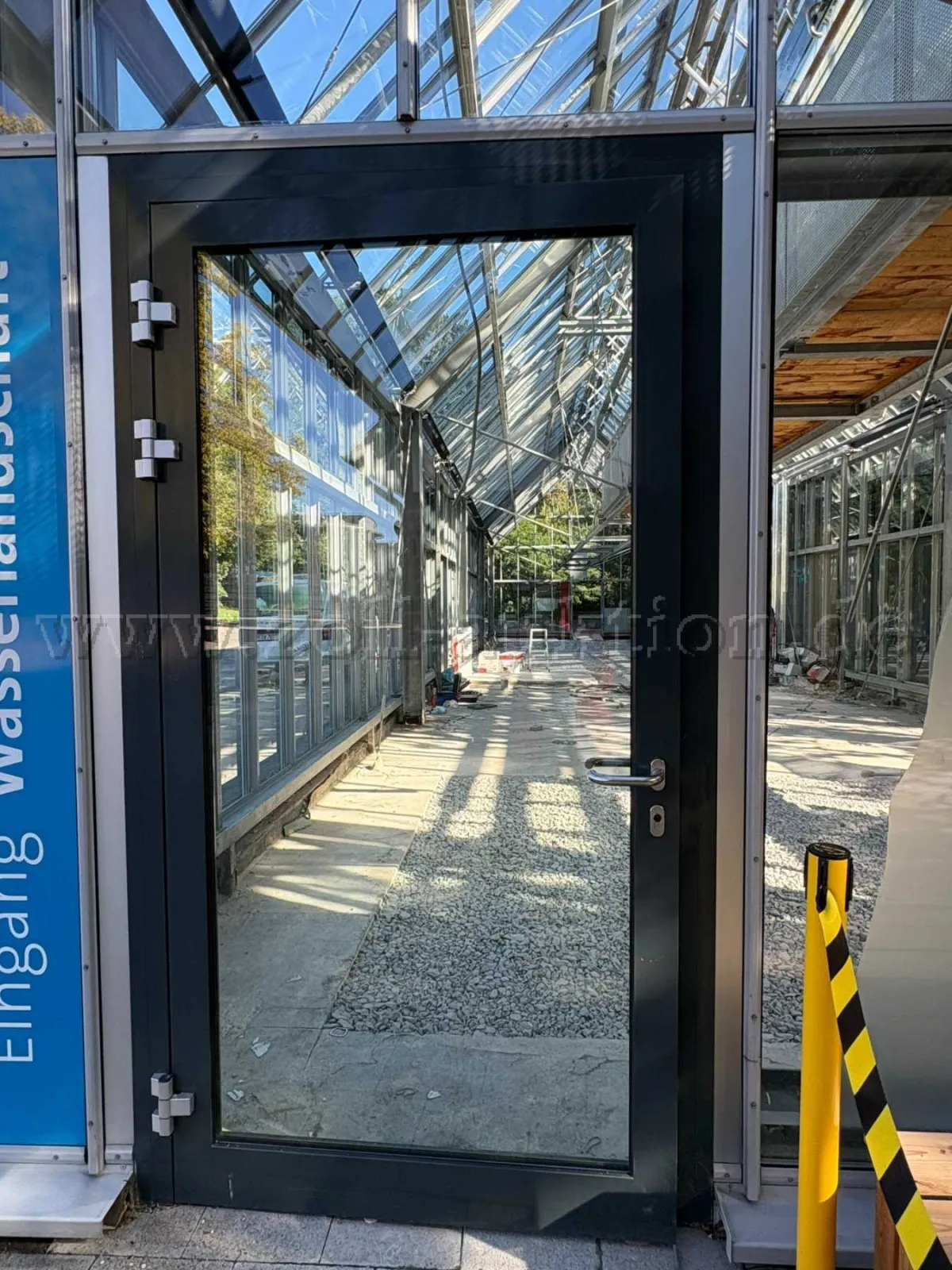 4 portes en aluminium avec vitrage, cadres inclus