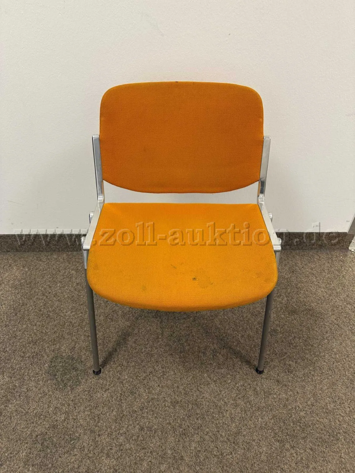 15 židlí pro návštěvy Castelli