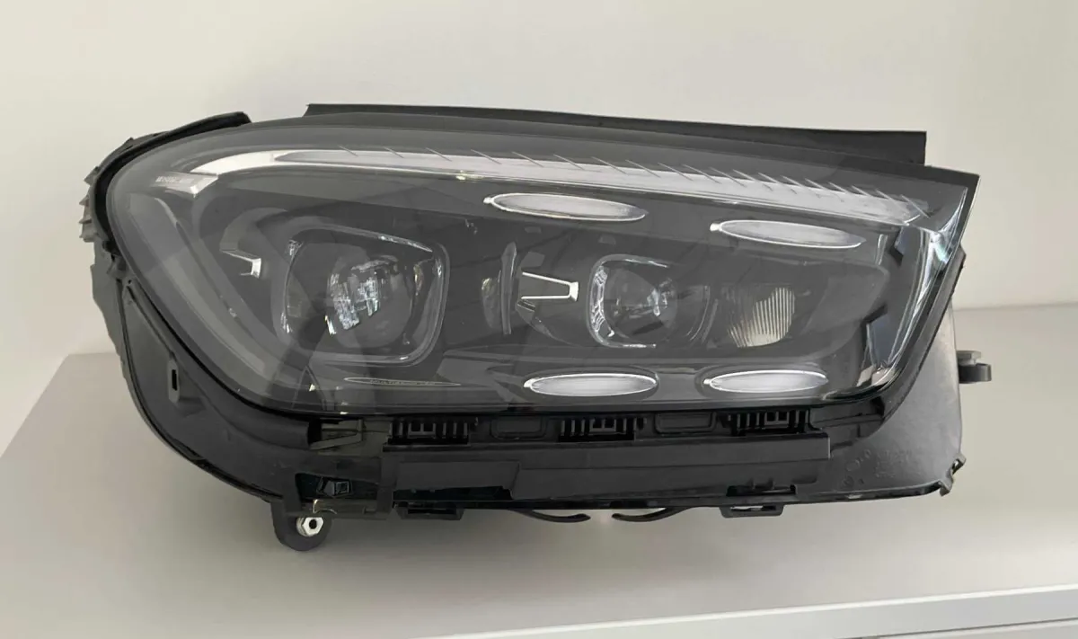 1 phare LED Mercedes avec boîtier de commande droit