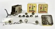 Märklin, grand mécanisme d'horlogerie et pièces pour voitures de construction