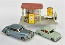 Station-service Shell, pompiste et deux voitures JNF