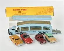 Dinky Toys, autotransporter met laadklep en 4 auto's