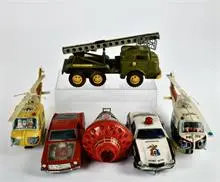Lot de jouets en tôle