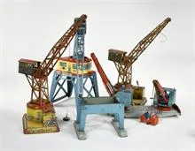 Lot, grues en tôle