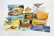 Lot de jouets en fer-blanc