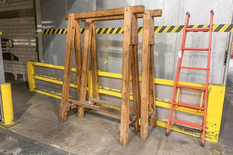 2 wooden trestles