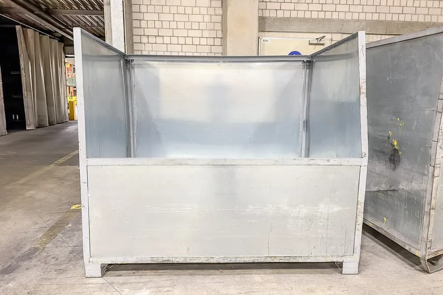 Container metalic