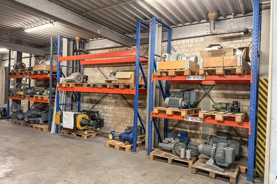 3 palletstellingen, ca. 8,8 strekkende meter