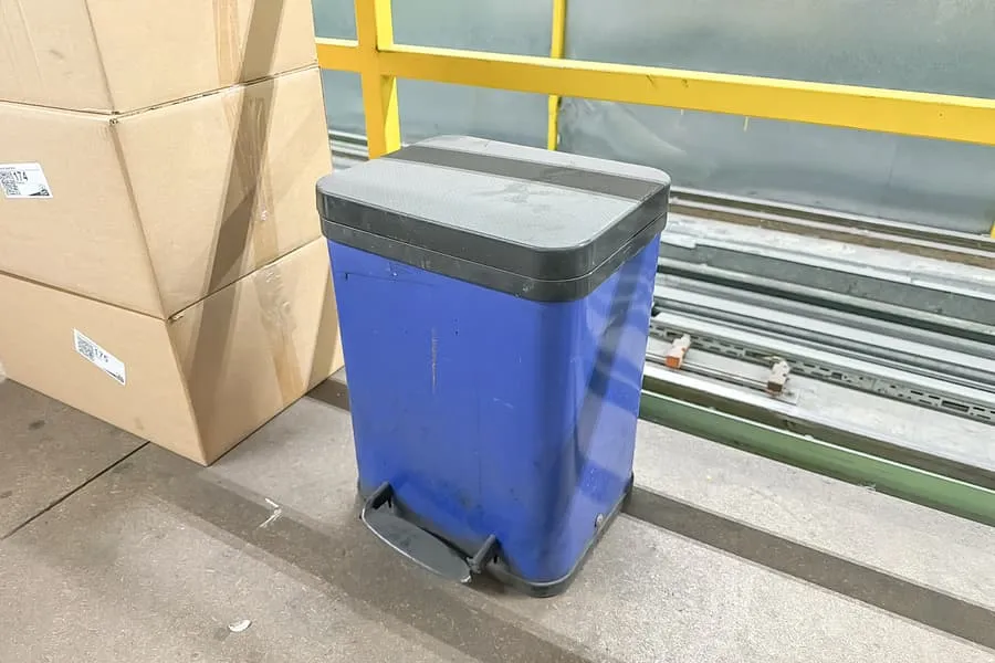 Мусорное ведро с педалью