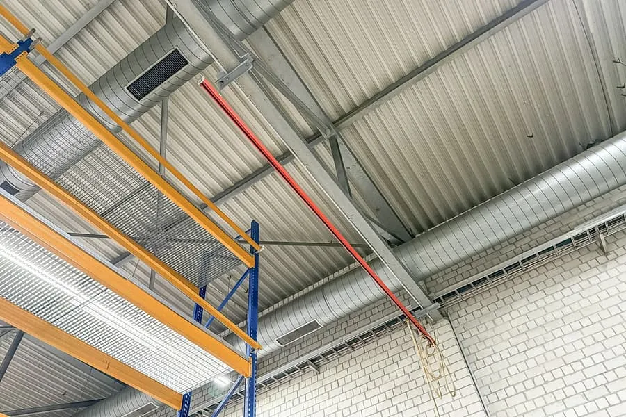 Persluchtslang met loopkat en rail, ca. 5 strekkende meter