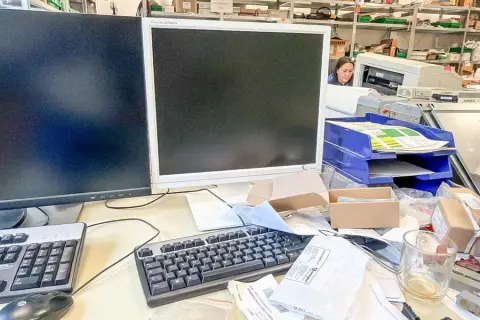 Monitor a klávesnice