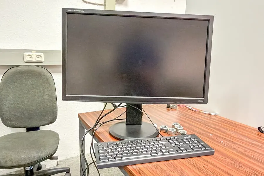 Monitor und Tastatur