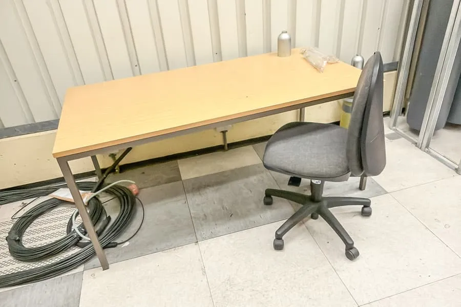 4 Tische und Bürodrehstuhl