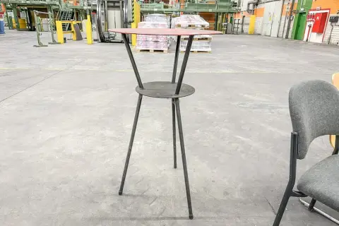 Metalen statafel