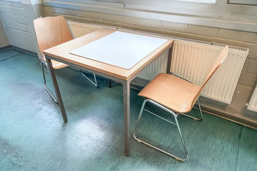Tafel en 2 stoelen