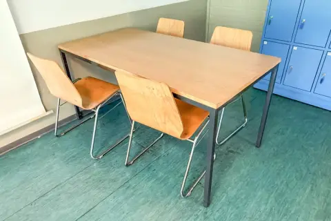 Стол и 4 стула