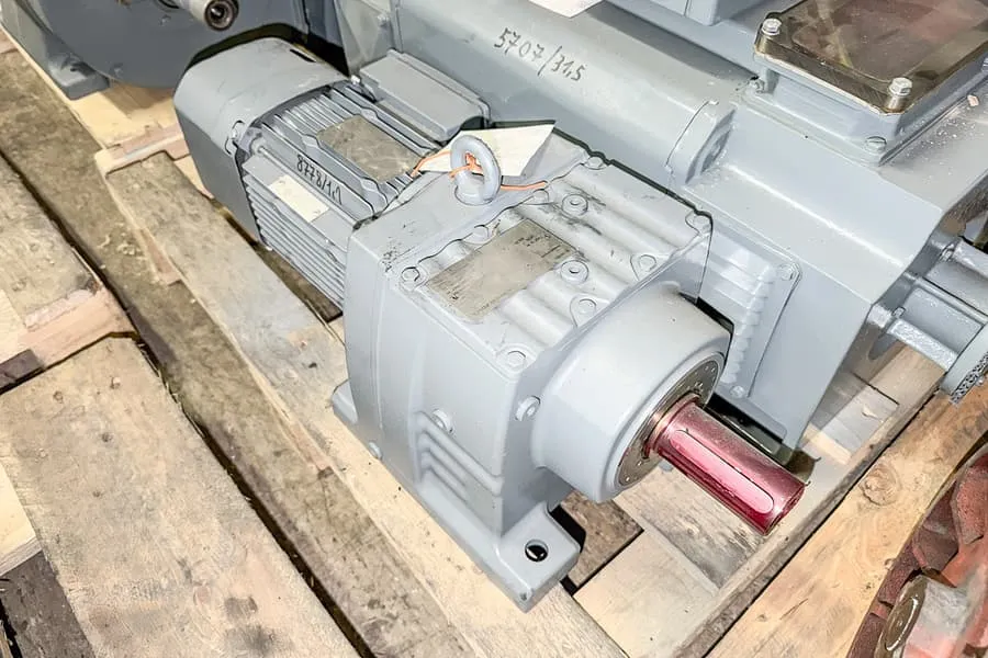 Silnik SEW Eurodrive R77 DRS80M4BE2