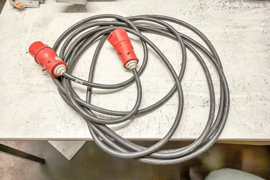 Prodlužovací kabel vysokého napětí