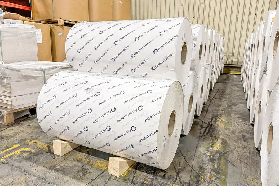 21 Rollen beschichtetes Industrieverpackungspapier, bedruckt