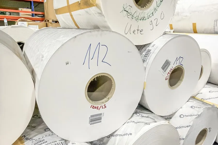2 rouleaux de papier d'emballage industriel couché