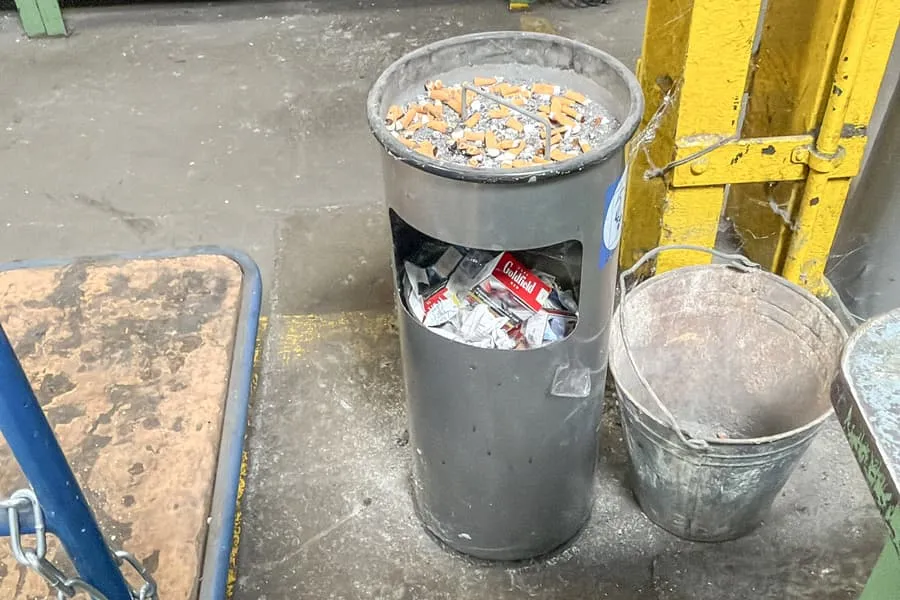 2 stojanové popelníky