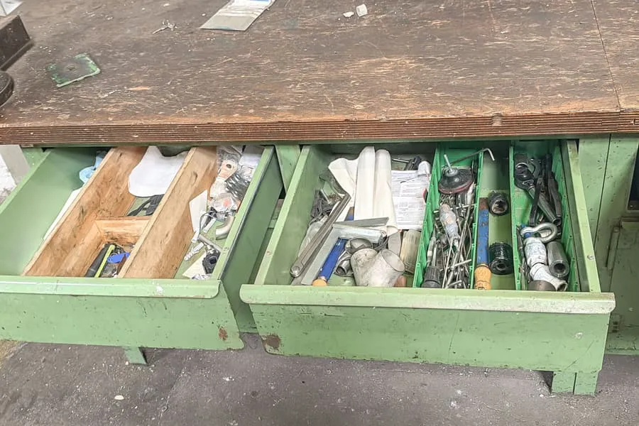 Contenu d'établi : outillage à main